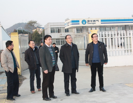 市城鄉(xiāng)建委黨委書記、主任鄭家齊一行至安慶港華調(diào)研我市燃?xì)夤ぷ?>                            <div   id="y2vdzqrvms9"   class="con">
                                <span id="y2vdzqrvms9"    class="title">市城鄉(xiāng)建委黨委書記、主任鄭家齊一行至安慶港華調(diào)研我市燃?xì)夤ぷ?/span>
                                <p class="des">&nbsp;

	12月12日下午，市城鄉(xiāng)建委黨委書記、主任鄭家齊，副主任張北安率委相關(guān)部門來到安慶市煤氣公司和安慶港華燃?xì)夤菊{(diào)研。安慶市煤氣公司經(jīng)理、安慶港華董事長潘炳應(yīng)，安慶港華總經(jīng)理王政文陪同調(diào)研，公司全體班子成員參加調(diào)研會。 &nbsp;&nbsp;&nbsp;&nbsp;&nbsp;&nbsp;&nbsp;


	鄭家齊主任一行先后來到我市天然氣月山門站、北部新城高中壓站及L...</p>
                            </div>
                            <div   id="y2vdzqrvms9"   class="time">
                                <span id="y2vdzqrvms9"    class="day">15</span>
                                <span id="y2vdzqrvms9"    class="year-month">2014-12</span>
                            </div>
                        </a>
                    </li>
                                    </ul>
                <div   id="y2vdzqrvms9"   class="pagination">
                <a href=?pid=2&page=1 title=第1頁>1</a><a>...</a><a href=?pid=2&page=115 title=第115頁>115</a><a title=第116頁 class=