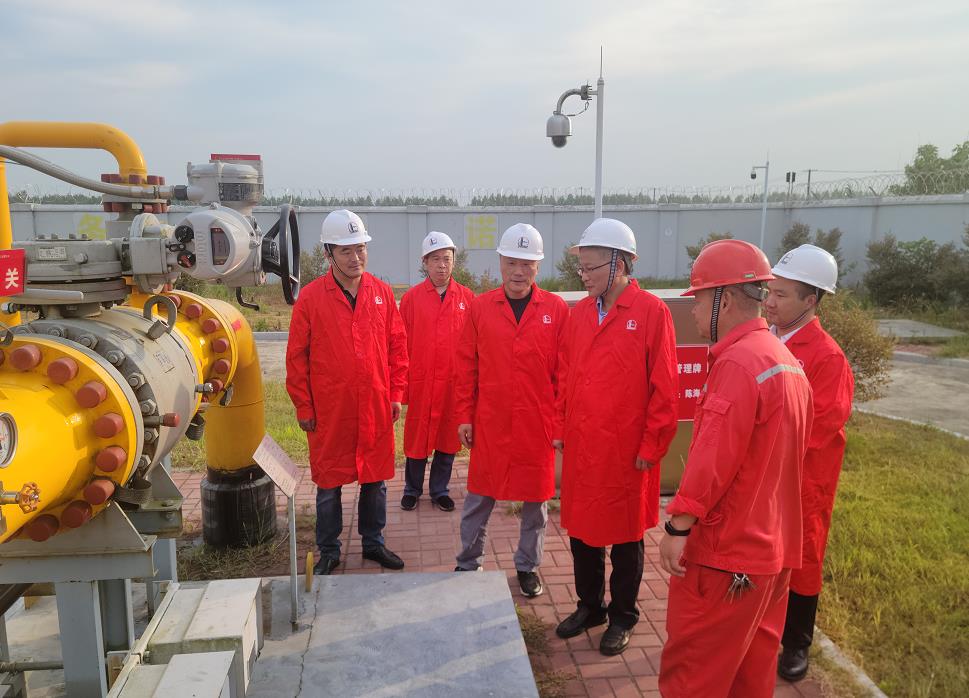 市政府副秘書(shū)長(zhǎng)、發(fā)改委主任李文勝一行至第二天然氣門站調(diào)研